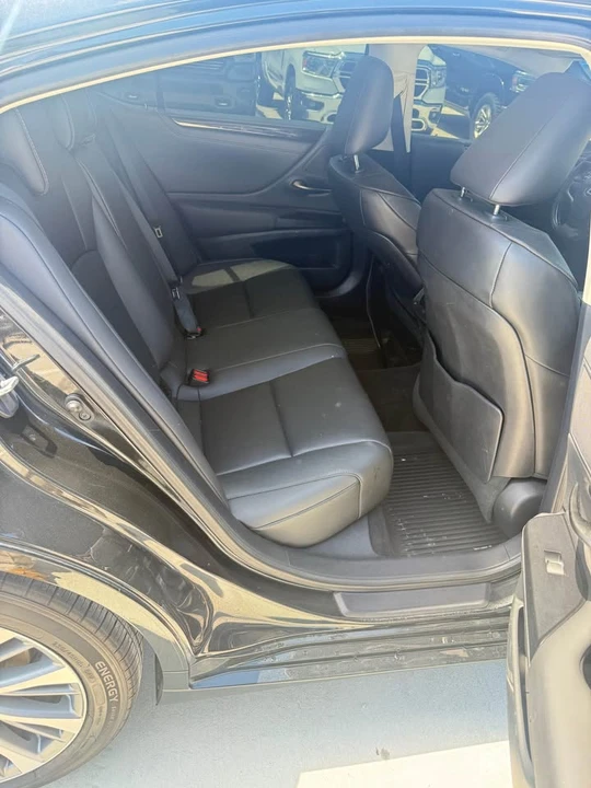 2021 Lexus ES 7th Gen - Image 13 of 16