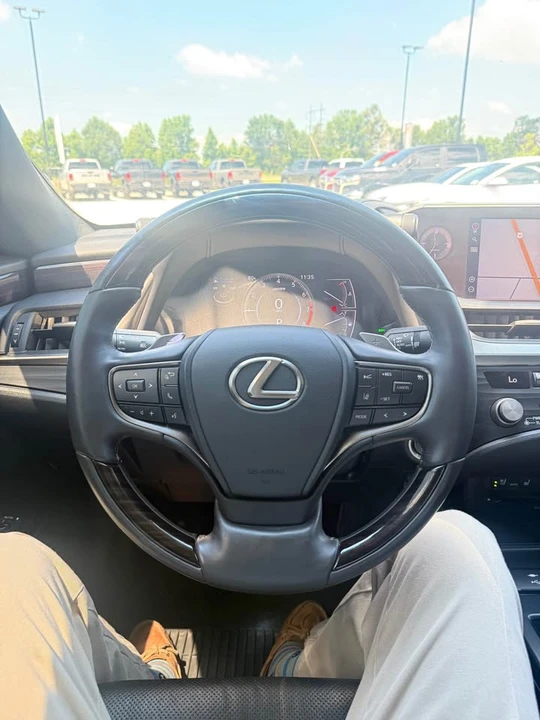 2021 Lexus ES 7th Gen - Image 14 of 16