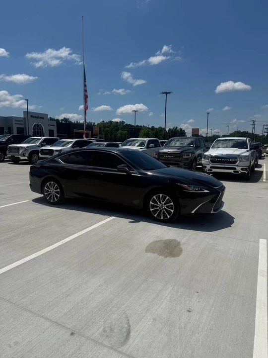 2021 Lexus ES 7th Gen - Image 9 of 16