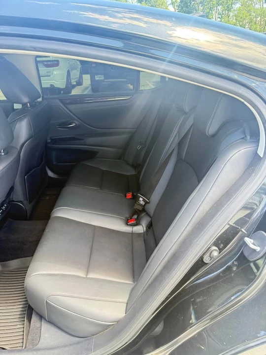 2021 Lexus ES 7th Gen - Image 11 of 16