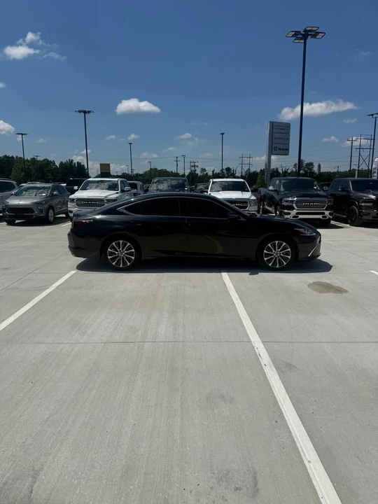 2021 Lexus ES 7th Gen - Image 8 of 16