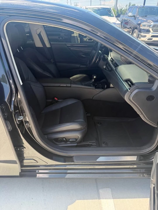 2021 Lexus ES 7th Gen - Image 12 of 16