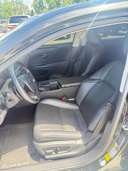 2021 Lexus ES 7th Gen - Image 10 of 16