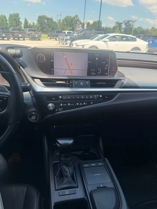 2021 Lexus ES 7th Gen - Image 16 of 16