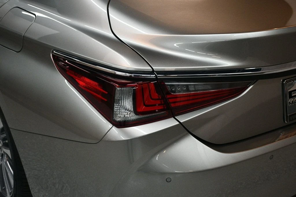 2021 Lexus ES 7th Gen - Image 10 of 12
