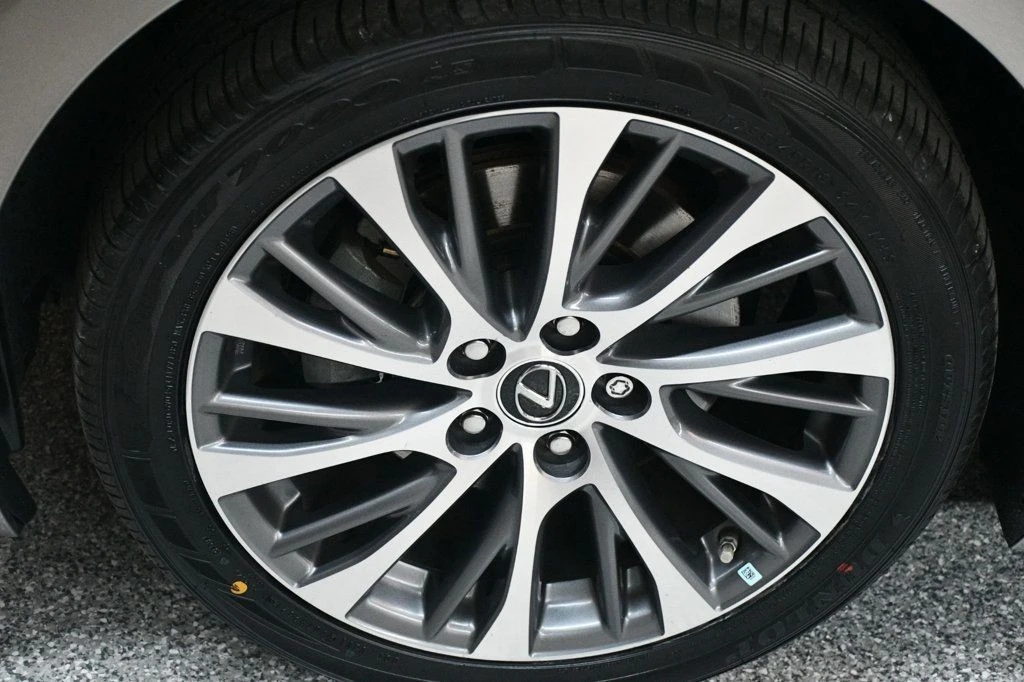 2021 Lexus ES 7th Gen - Image 9 of 12