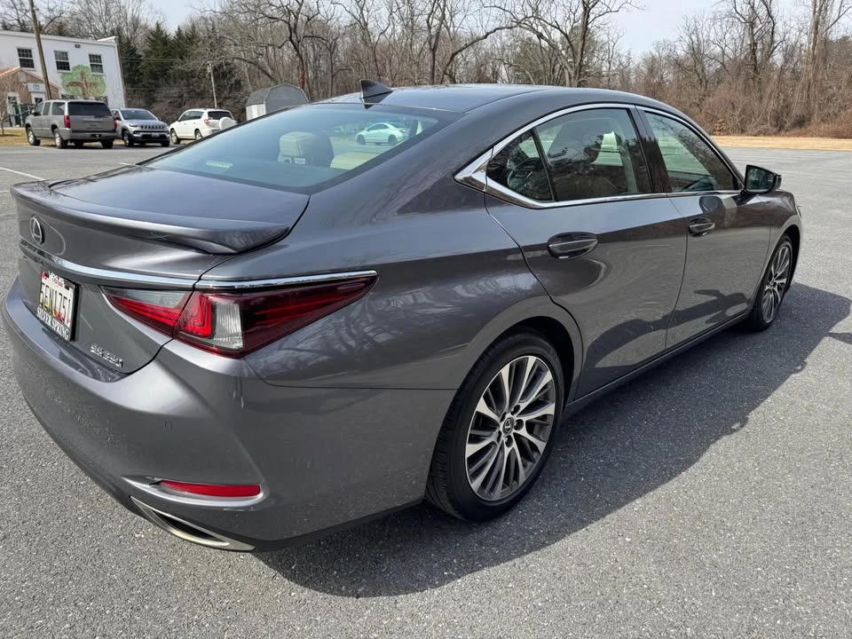 2021 Lexus ES 7th Gen - Image 4 of 10