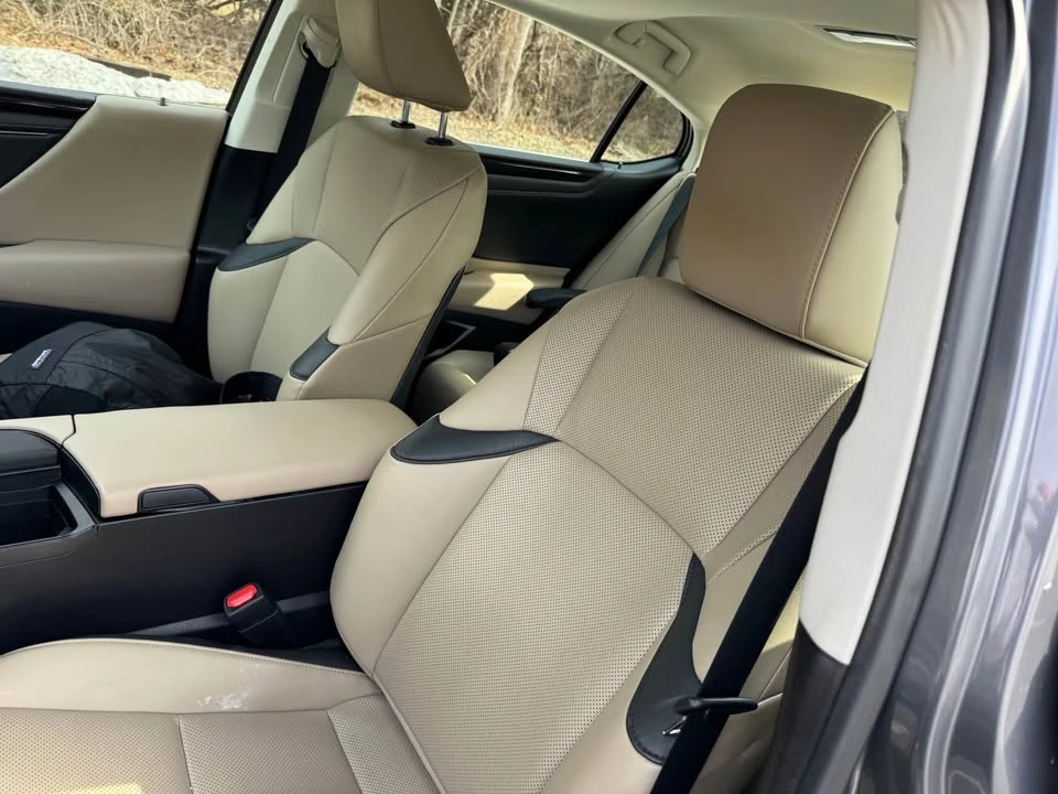 2021 Lexus ES 7th Gen - Image 8 of 10