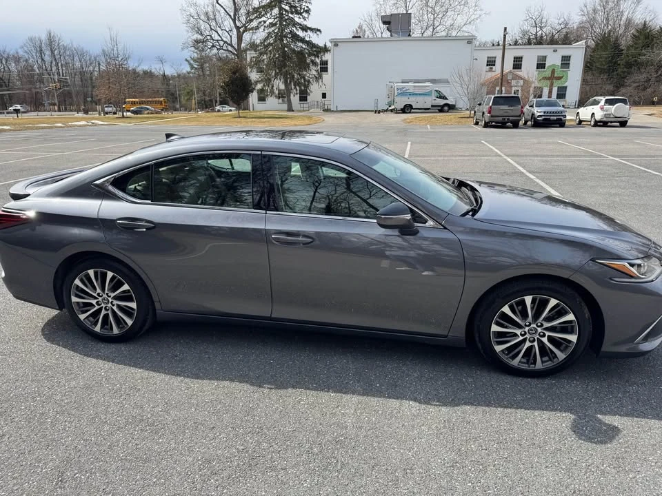 2021 Lexus ES 7th Gen - Image 5 of 10