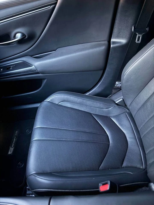 2021 Lexus ES 7th Gen - Image 6 of 9