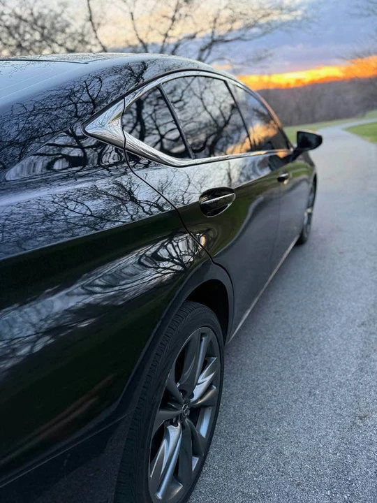 2021 Lexus ES 7th Gen - Image 2 of 9