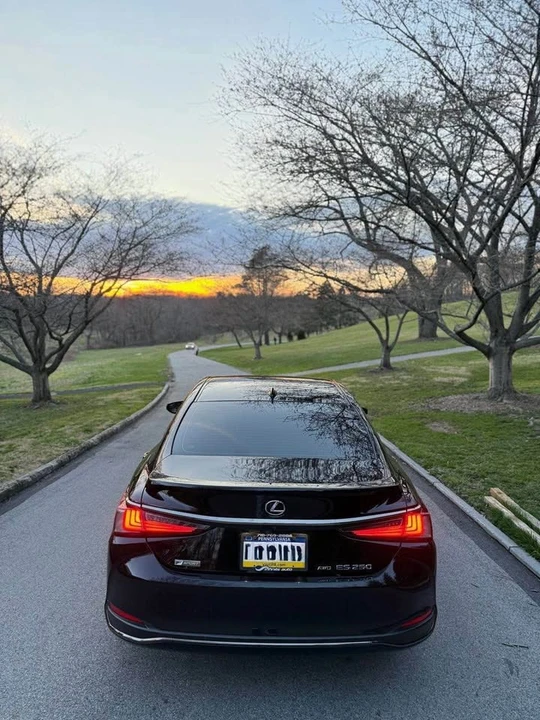 2021 Lexus ES 7th Gen - Image 9 of 9