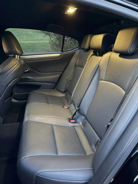 2021 Lexus ES 7th Gen - Image 8 of 9