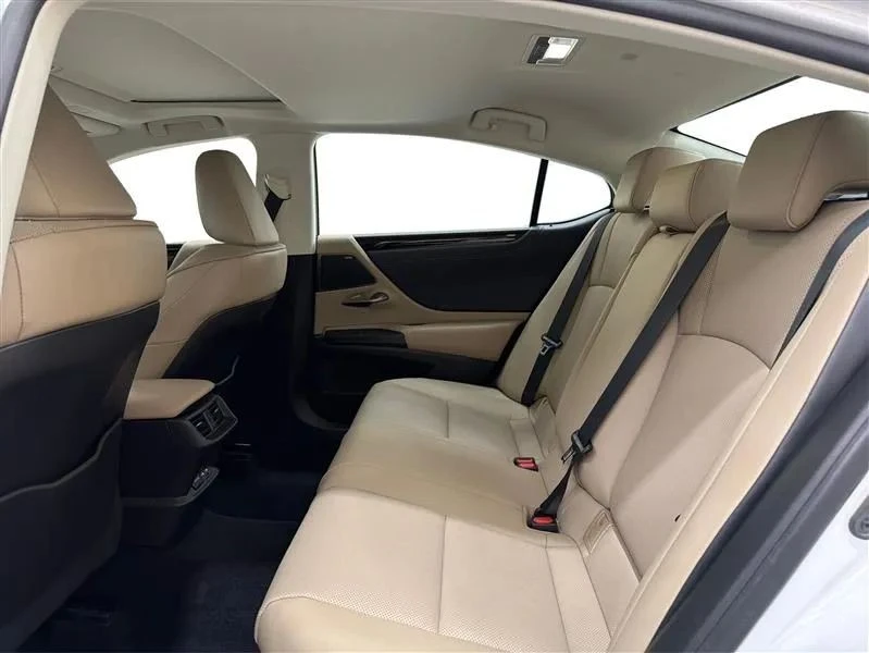 2021 Lexus ES 7th Gen - Image 10 of 12