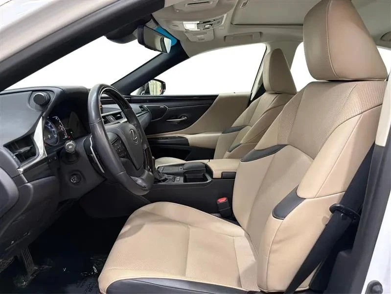 2021 Lexus ES 7th Gen - Image 9 of 12