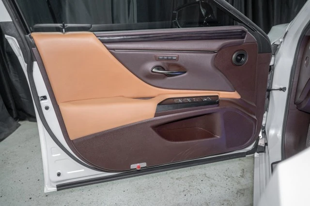2021 Lexus ES 7th Gen - Image 10 of 12