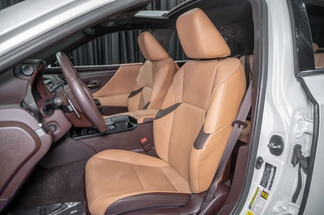 2021 Lexus ES 7th Gen - Image 11 of 12