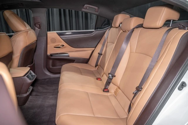 2021 Lexus ES 7th Gen - Image 12 of 12