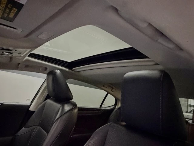 2021 Lexus ES 7th Gen - Image 26 of 31