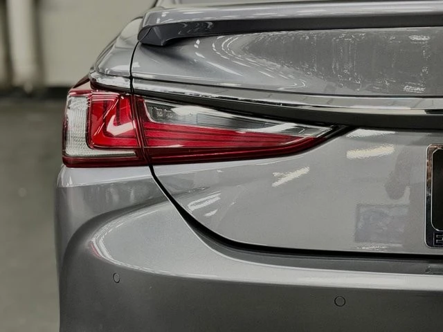 2021 Lexus ES 7th Gen - Image 13 of 31
