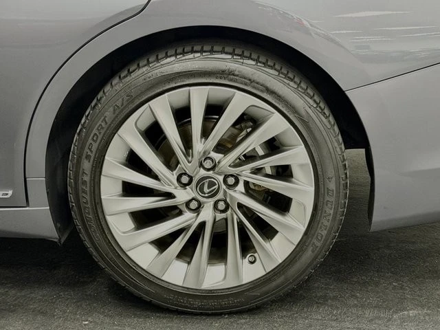 2021 Lexus ES 7th Gen - Image 17 of 31