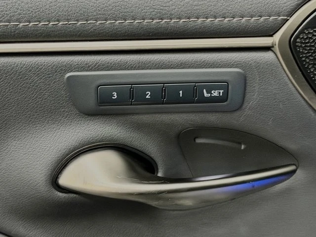 2021 Lexus ES 7th Gen - Image 21 of 31