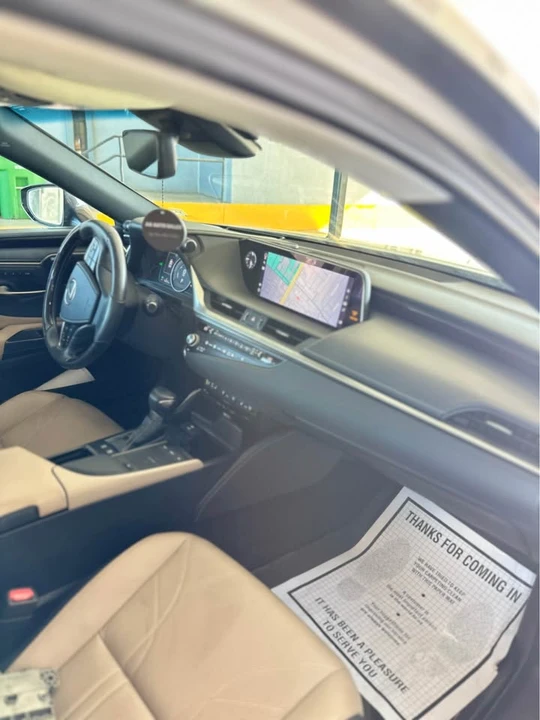 2021 Lexus ES 7th Gen - Image 5 of 8