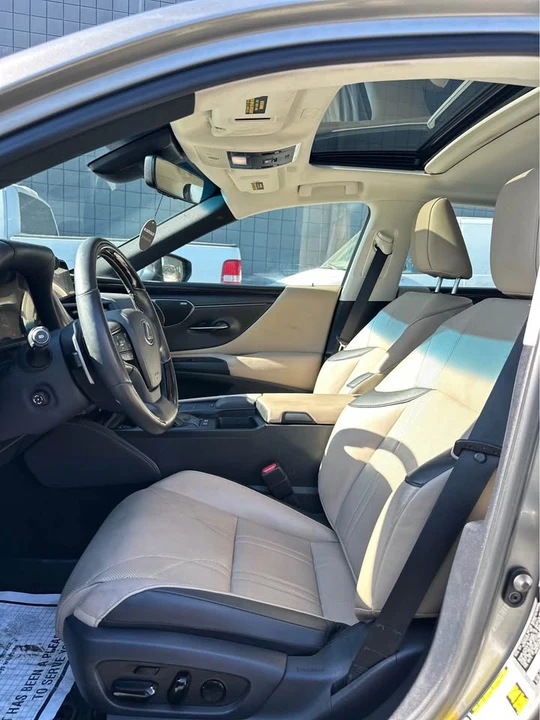 2021 Lexus ES 7th Gen - Image 7 of 8