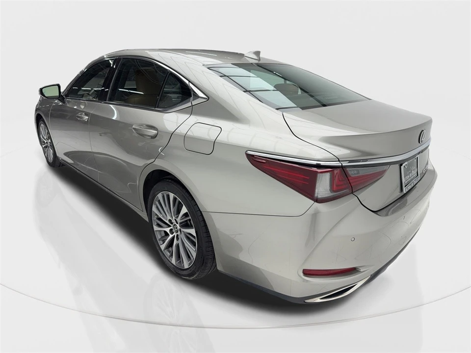 2021 Lexus ES 7th Gen - Image 10 of 12
