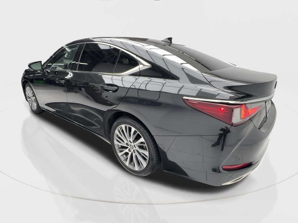 2021 Lexus ES 7th Gen - Image 10 of 12