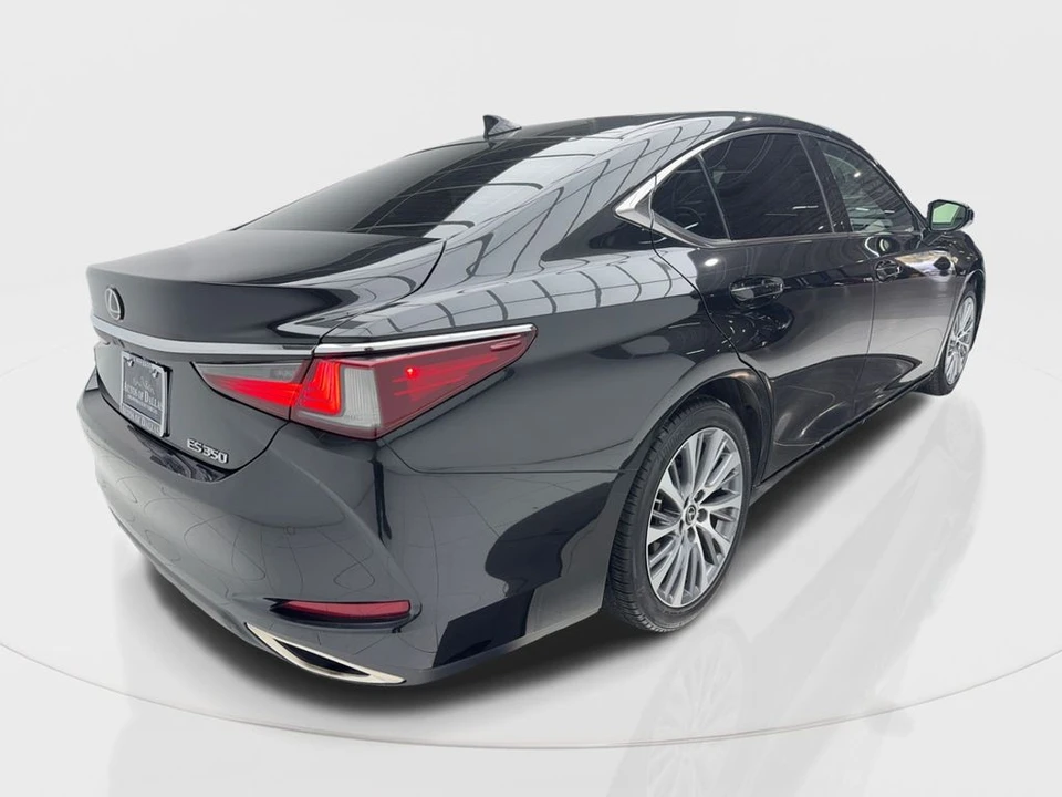 2021 Lexus ES 7th Gen - Image 9 of 21