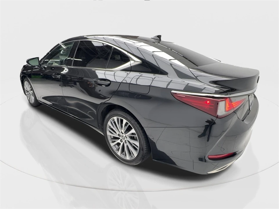 2021 Lexus ES 7th Gen - Image 10 of 12