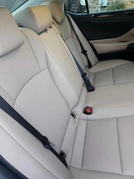 2021 Lexus ES 7th Gen - Image 15 of 25