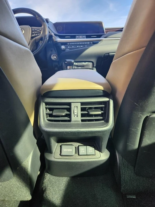 2021 Lexus ES 7th Gen - Image 23 of 25