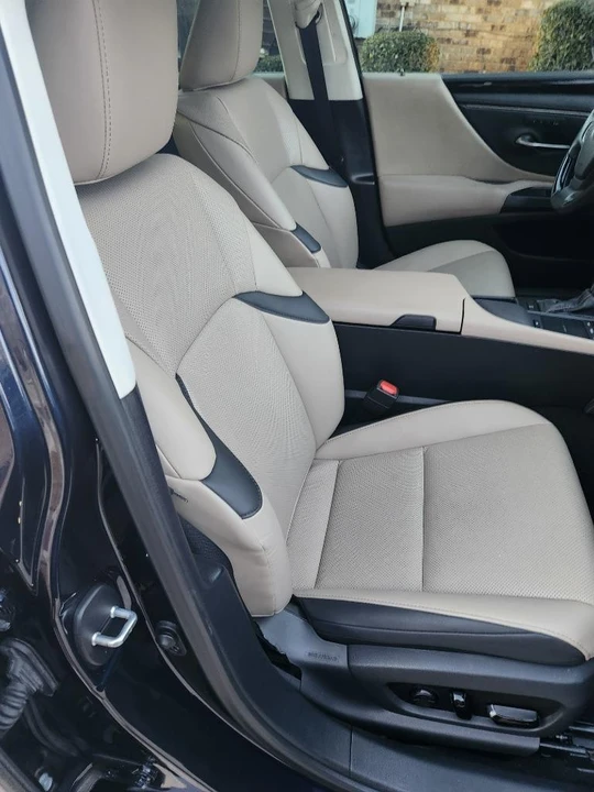 2021 Lexus ES 7th Gen - Image 18 of 25