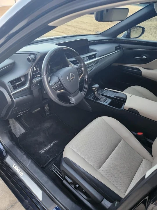 2021 Lexus ES 7th Gen - Image 11 of 25