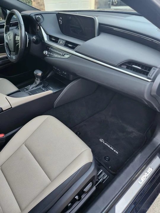 2021 Lexus ES 7th Gen - Image 17 of 25