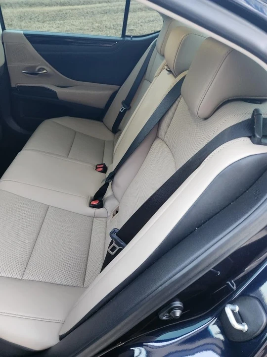 2021 Lexus ES 7th Gen - Image 14 of 25