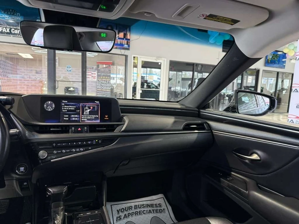 2021 Lexus ES 7th Gen - Image 27 of 31