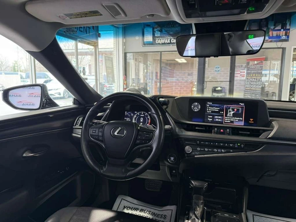2021 Lexus ES 7th Gen - Image 26 of 31