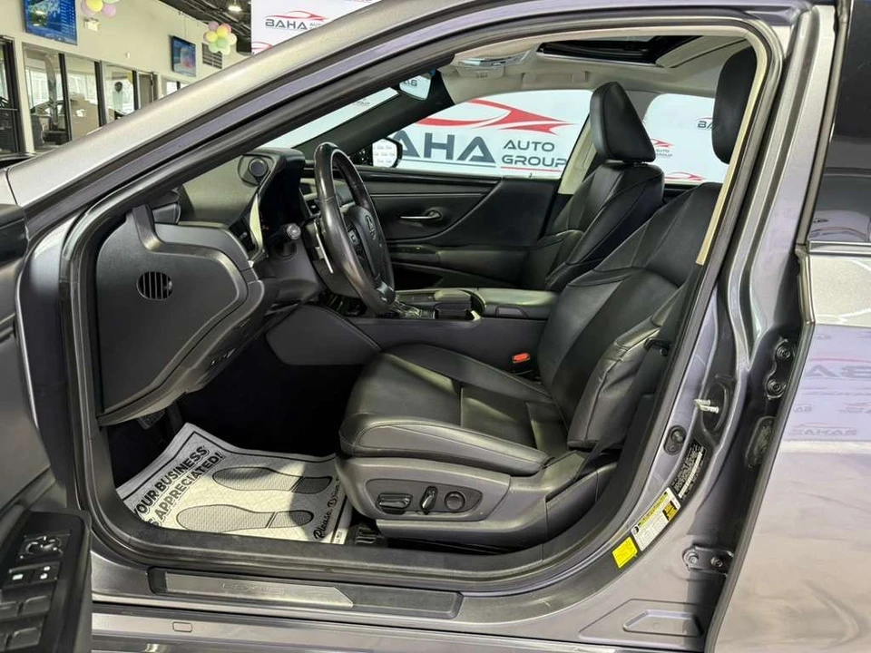2021 Lexus ES 7th Gen - Image 29 of 31