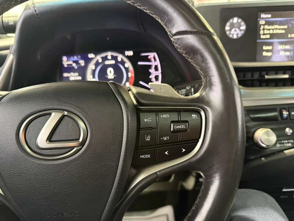 2021 Lexus ES 7th Gen - Image 12 of 31