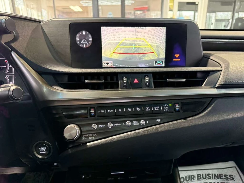 2021 Lexus ES 7th Gen - Image 17 of 31