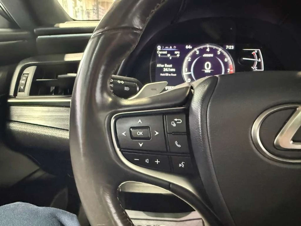2021 Lexus ES 7th Gen - Image 13 of 31