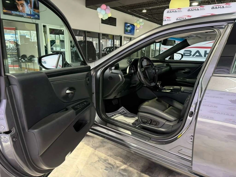 2021 Lexus ES 7th Gen - Image 28 of 31