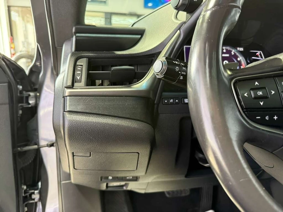 2021 Lexus ES 7th Gen - Image 21 of 31
