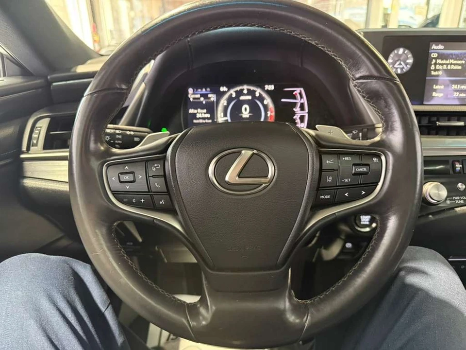 2021 Lexus ES 7th Gen - Image 11 of 31