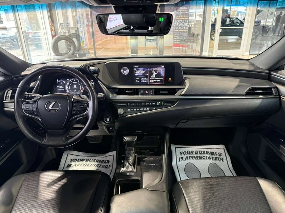 2021 Lexus ES 7th Gen - Image 25 of 31
