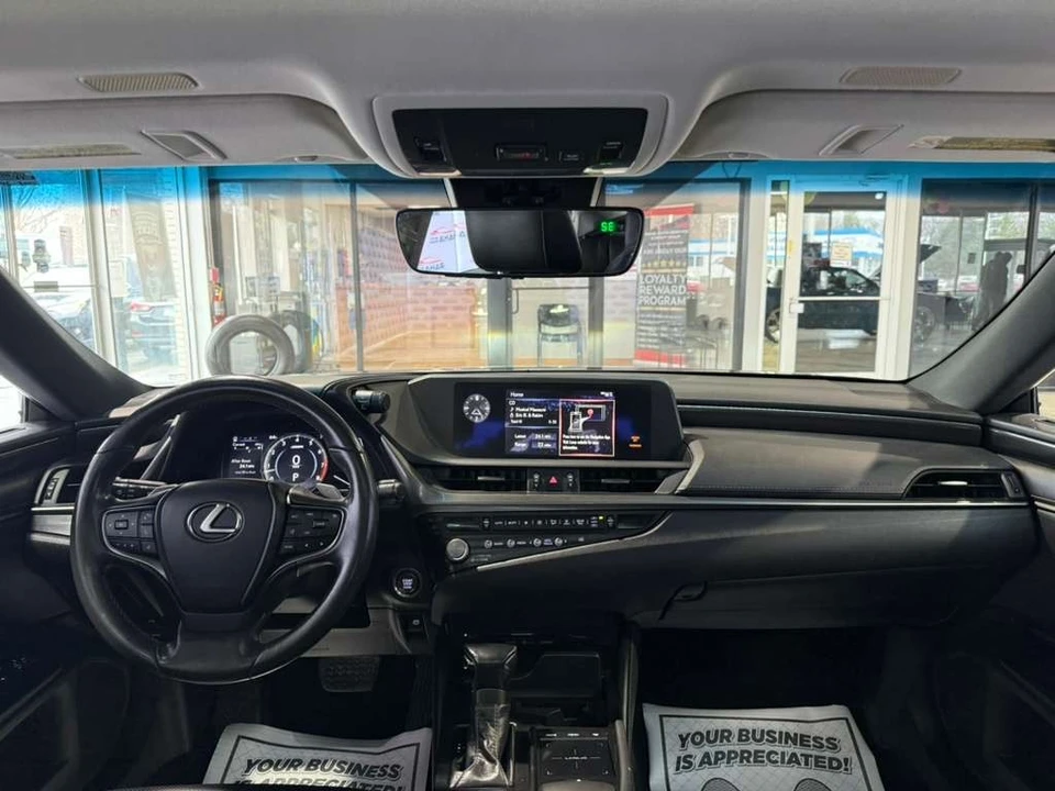 2021 Lexus ES 7th Gen - Image 24 of 31