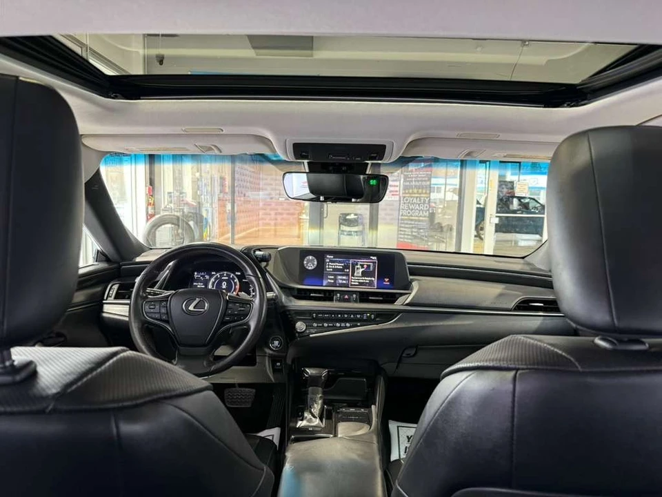 2021 Lexus ES 7th Gen - Image 23 of 31